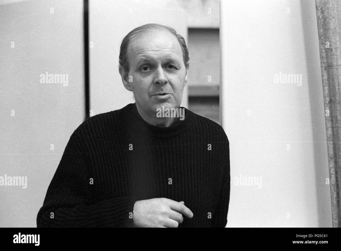 "Die tschechische Maler Zdenek Beran (1937-2014) in seinem Studio in Prag. Beran war ein Mitglied der Gruppe 'Zaostali'' und ab 1990 an der Prager Akademie der Bildenden Künste." lehrte Stockfoto