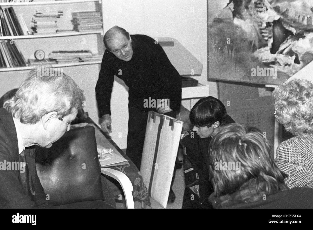 "Die tschechische Maler Zdenek Beran (1937-2014) in seinem Studio in Prag. Beran war ein Mitglied der Gruppe 'Zaostali'' und ab 1990 an der Prager Akademie der Bildenden Künste." lehrte Stockfoto