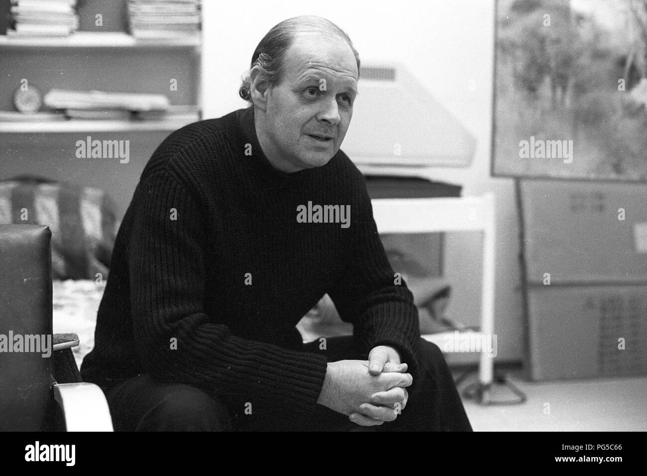 "Die tschechische Maler Zdenek Beran (1937-2014) in seinem Studio in Prag. Beran war ein Mitglied der Gruppe 'Zaostali'' und ab 1990 an der Prager Akademie der Bildenden Künste." lehrte Stockfoto