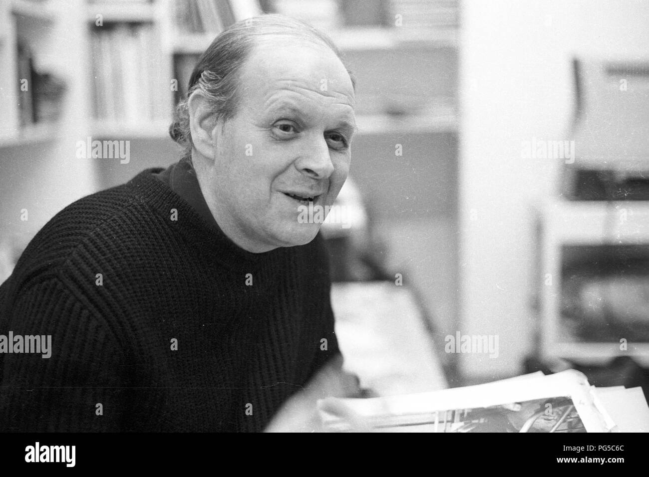 "Die tschechische Maler Zdenek Beran (1937-2014) in seinem Studio in Prag. Beran war ein Mitglied der Gruppe 'Zaostali'' und ab 1990 an der Prager Akademie der Bildenden Künste." lehrte Stockfoto