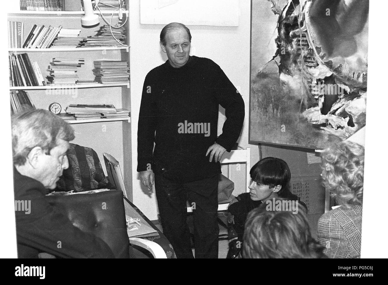 "Die tschechische Maler Zdenek Beran (1937-2014) in seinem Studio in Prag. Beran war ein Mitglied der Gruppe 'Zaostali'' und ab 1990 an der Prager Akademie der Bildenden Künste." lehrte Stockfoto