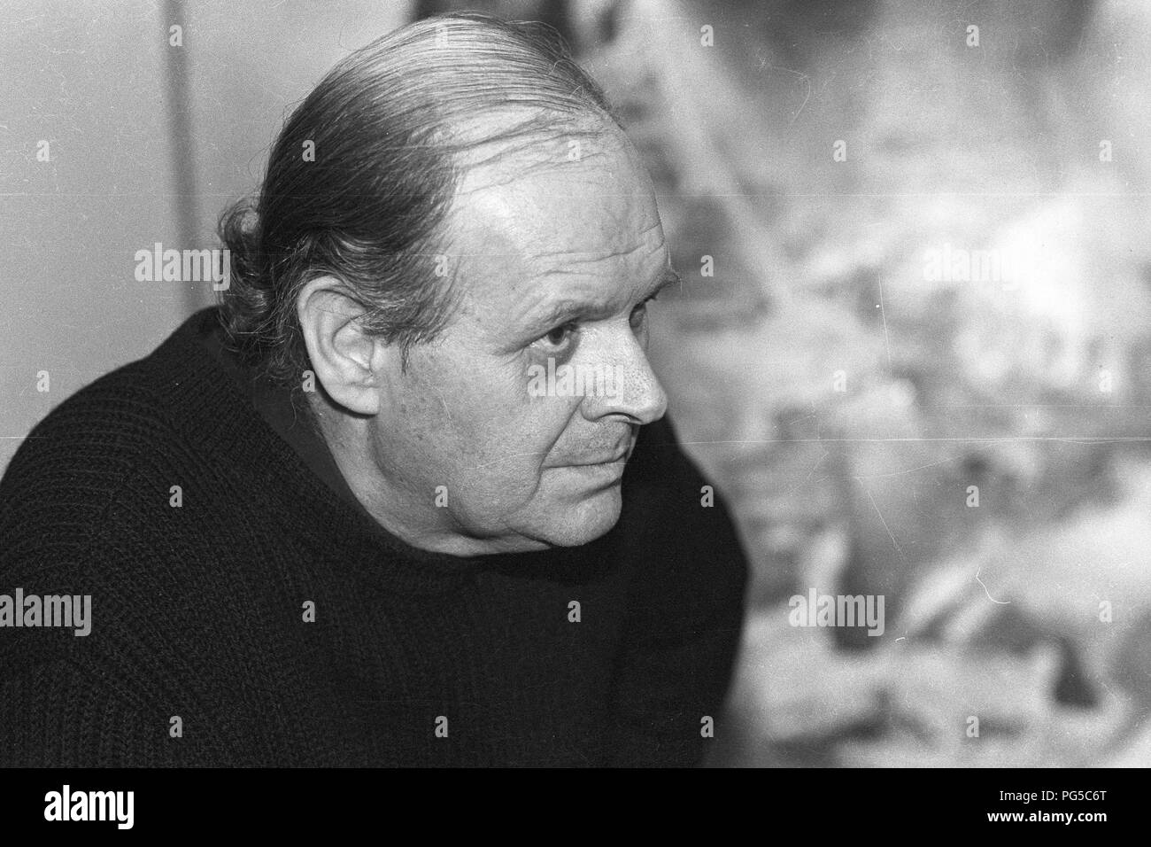 "Die tschechische Maler Zdenek Beran (1937-2014) in seinem Studio in Prag. Beran war ein Mitglied der Gruppe 'Zaostali'' und ab 1990 an der Prager Akademie der Bildenden Künste." lehrte Stockfoto