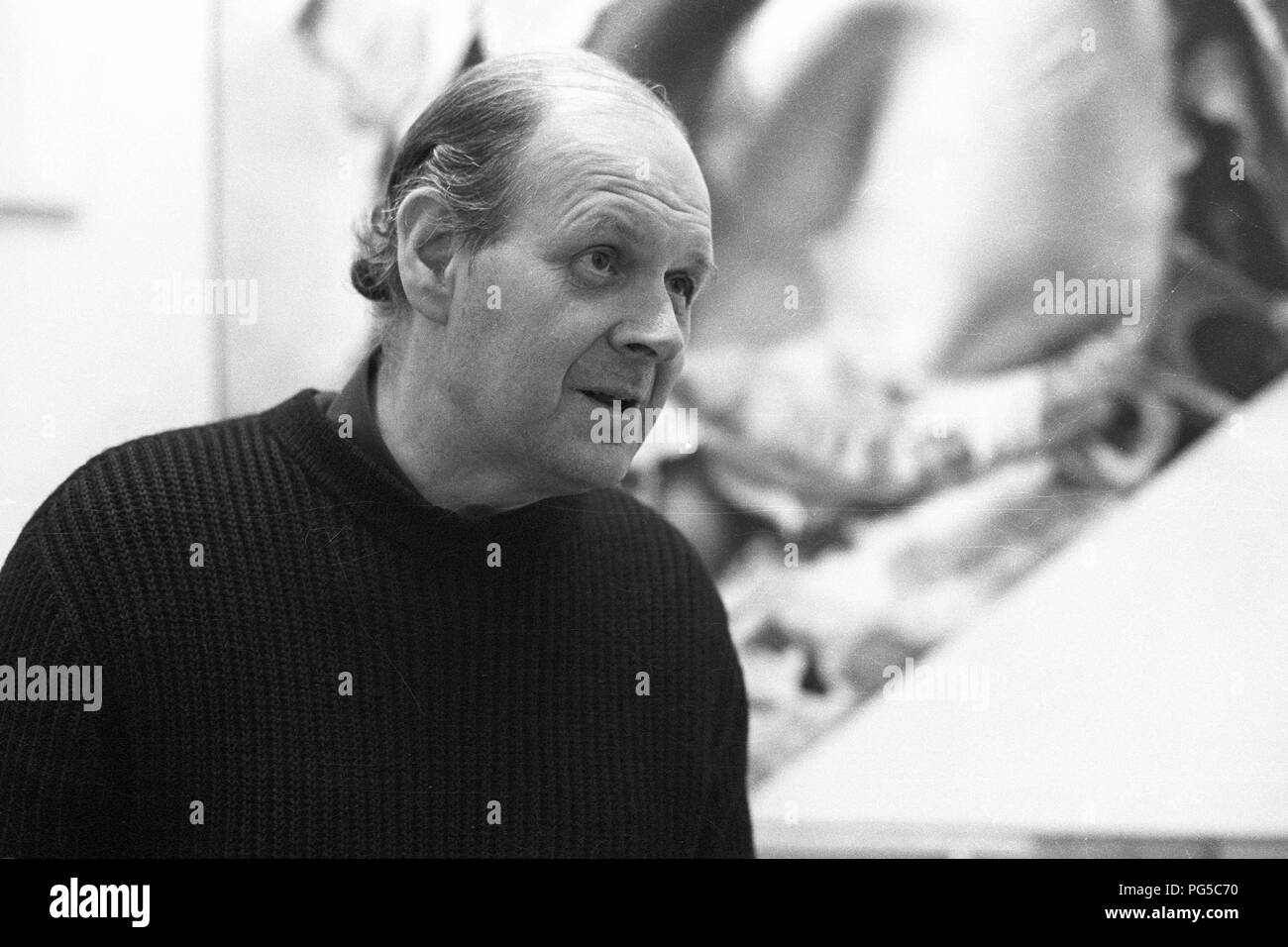 "Die tschechische Maler Zdenek Beran (1937-2014) in seinem Studio in Prag. Beran war ein Mitglied der Gruppe 'Zaostali'' und ab 1990 an der Prager Akademie der Bildenden Künste." lehrte Stockfoto