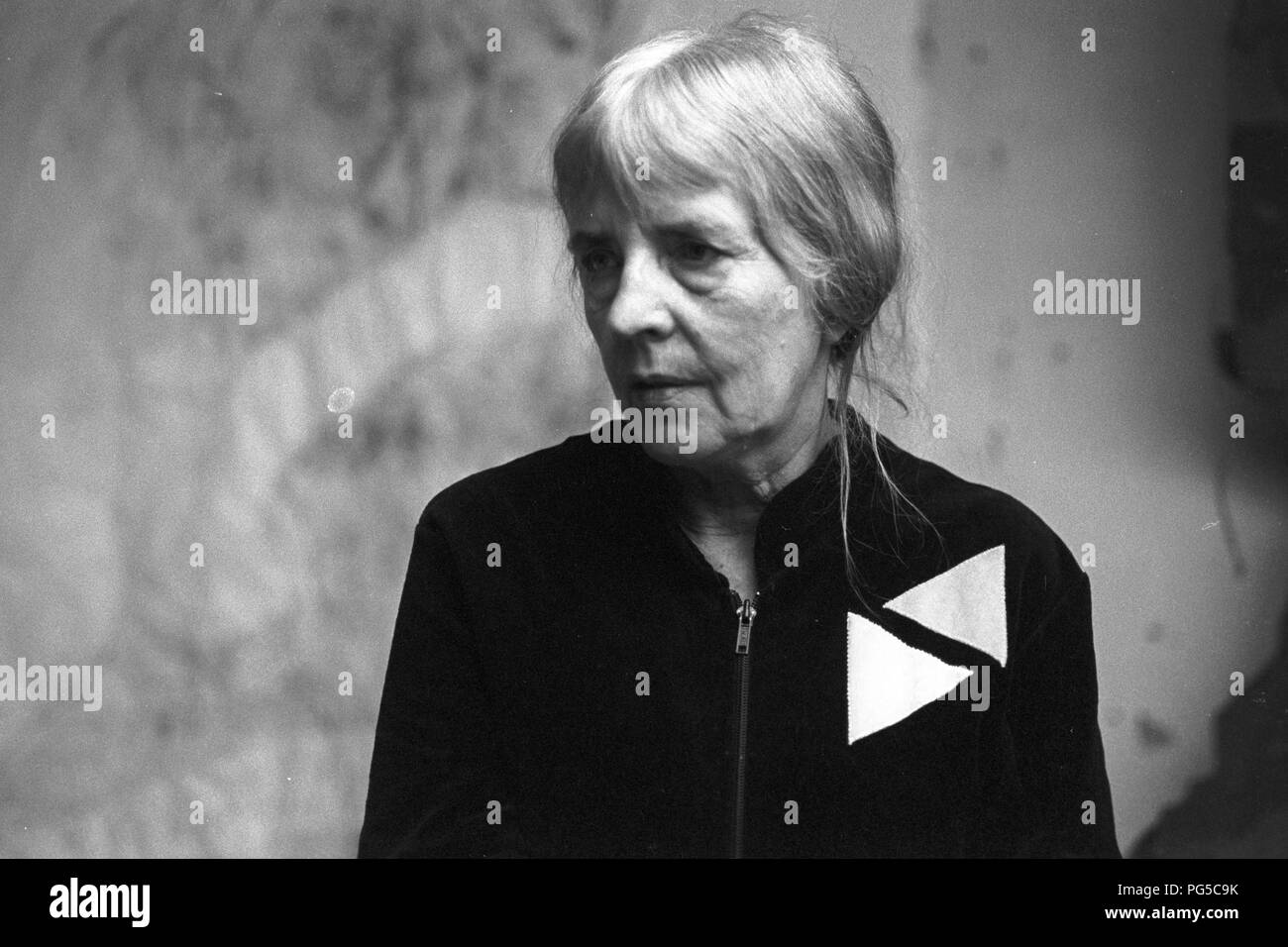 "Die tschechische Maler Adriena Simotova in ihrem Atelier in Prag. Simotova war Mitglied der Künstlergruppe "UB 12''." Stockfoto