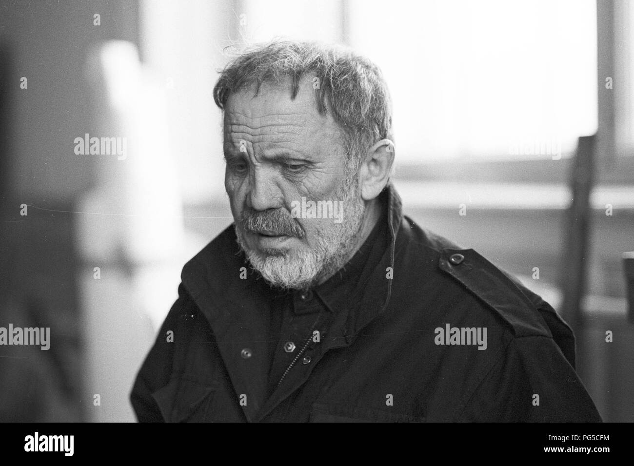 Der tschechischen Maler und Bildhauer Wladimir Kopecky (geboren 1931) in seinem Studio in Prag. Kopecky ist vor allem für sein Glas Skulpturen bekannt und seit 1990 ist er Direktor der Gläsernen Studio von der Universität für Angewandte Kunst in Prag. Stockfoto