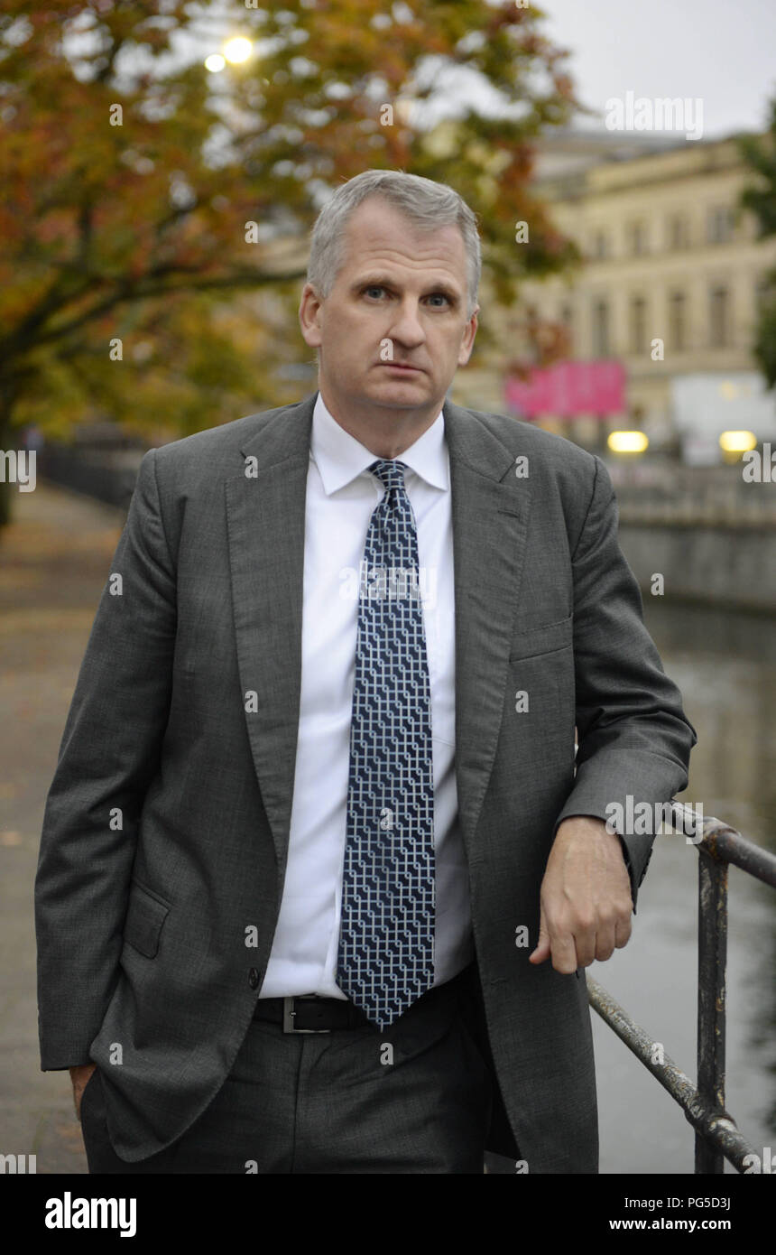 Berlin, DEU, 09.10.2015: Portraet Timothy Snyder, Historiker und Autor (USA). Professor der Geschichte an der Universität Yale und Permanent Fellow am Institut für die Wissenschaften vom Menschen in Wien. Stockfoto