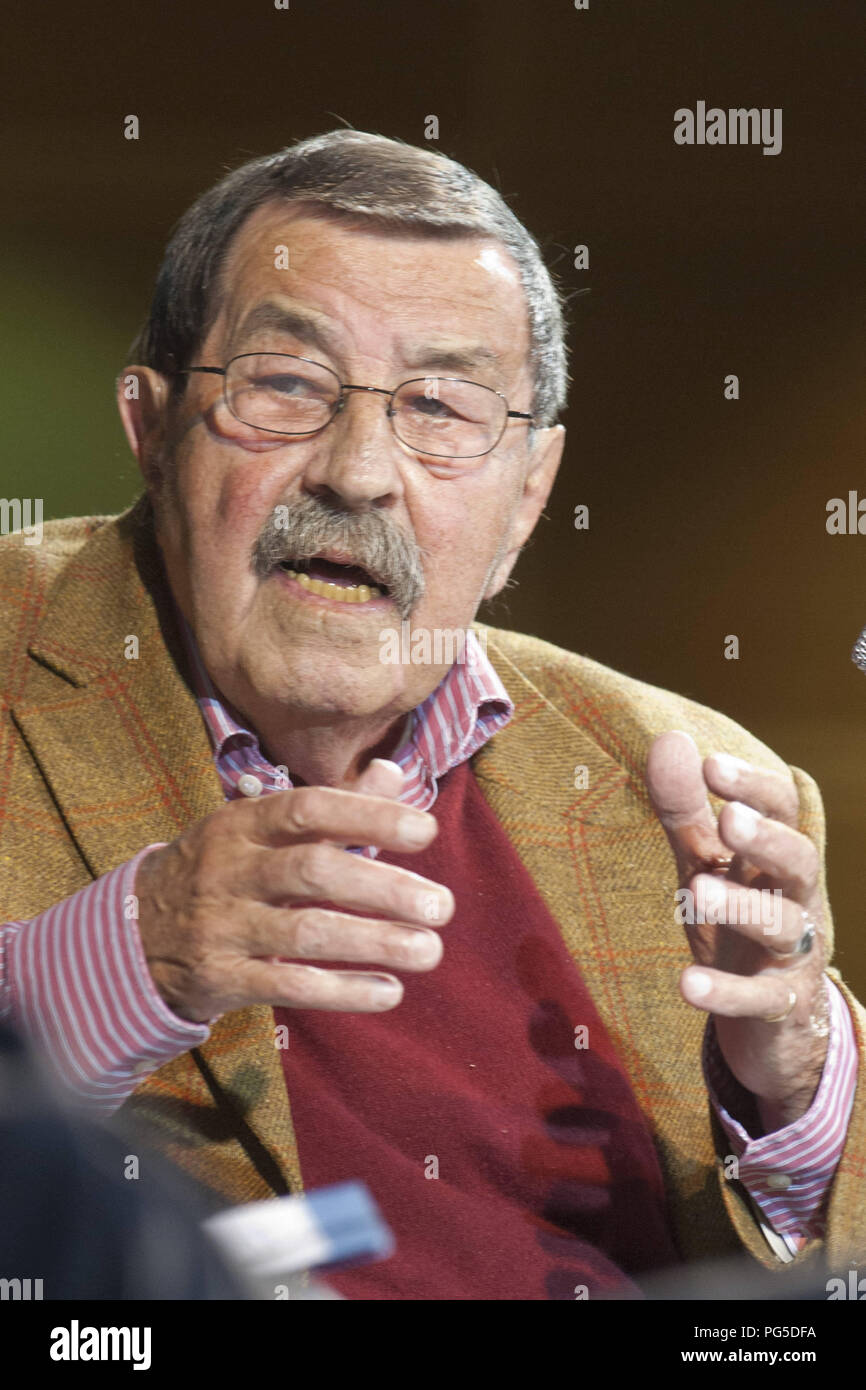 'Berlin, DEU, 26.06.2013: Porträt Günter Grass, deutscher Schriftsteller bei der Vorstellung des Buches im Willy-Brandt-Haus: "Willy Brandt und Günter Grass: Der Brief exchange" mit Günter Grass, Schriftsteller und Peer Steinbrück, SPD-Politikerin und Kanzlerkandidatin. Gelesen von Burghart Klaussner und Dieter Mann, Schauspieler Stockfoto