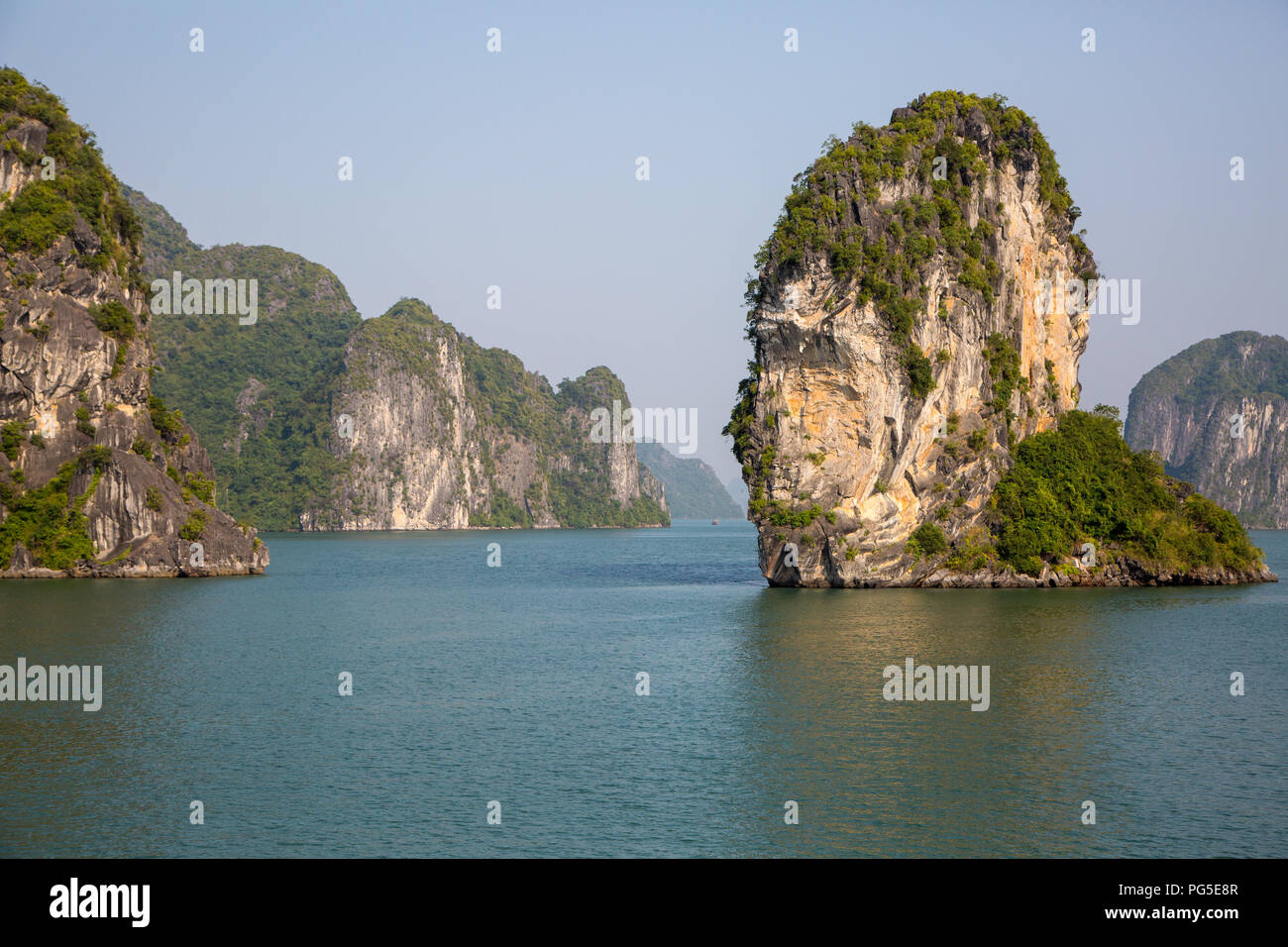 Die Inseln der nördlichen Vietnam Halong Bay, Stockfoto