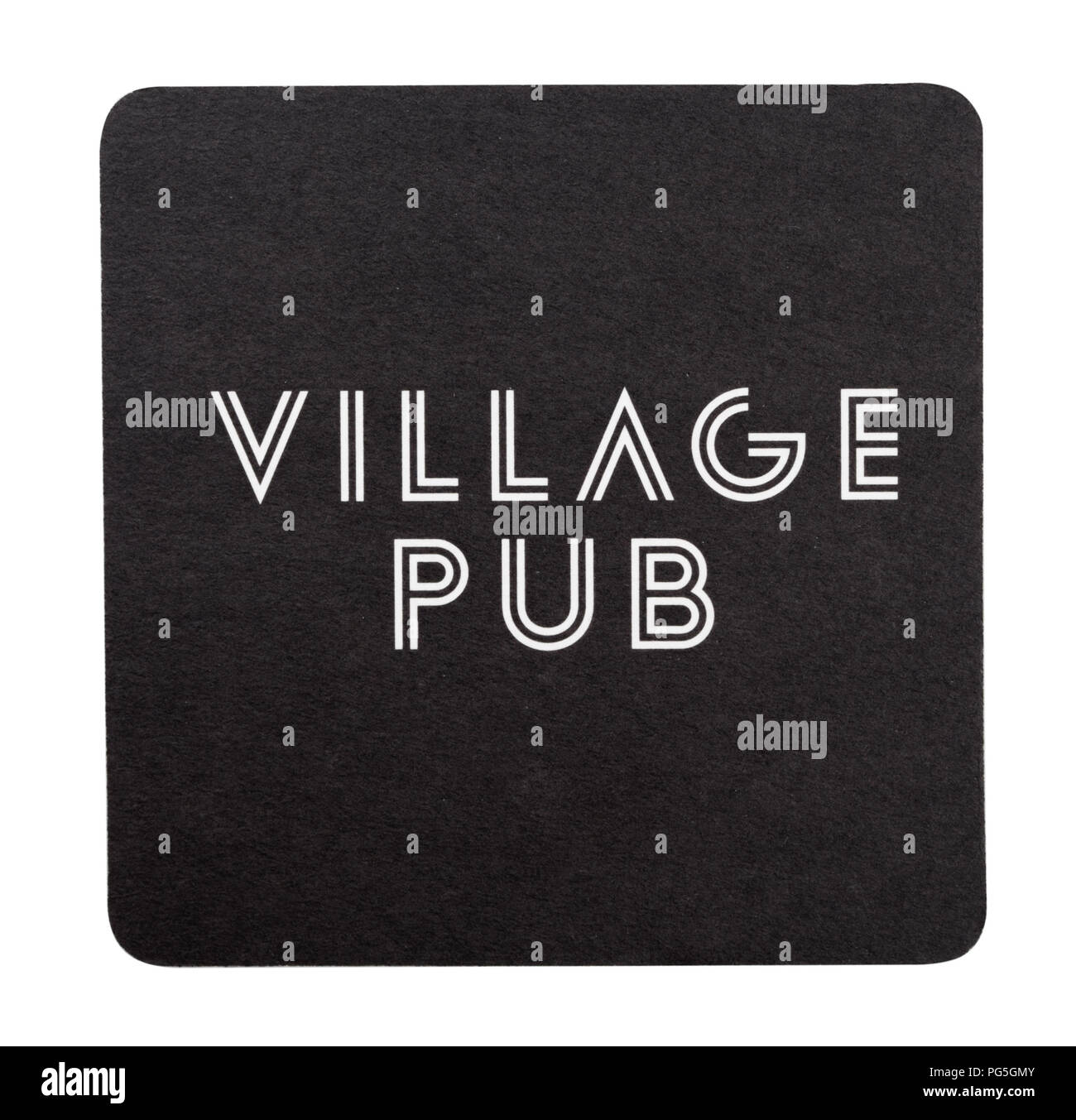 LONDON, UK - 22. AUGUST 2018: Village Pub Papier Bier beermat Coaster auf weißem Hintergrund. Stockfoto