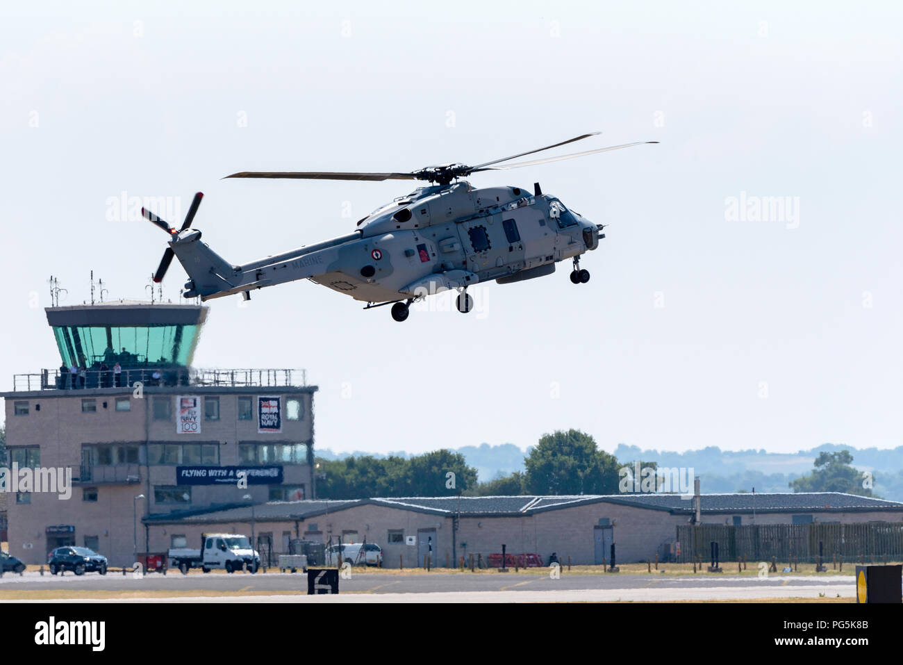 Marine helecopter Bestehen der control tower an RNAS Yeovilton, Dorset UK Stockfoto