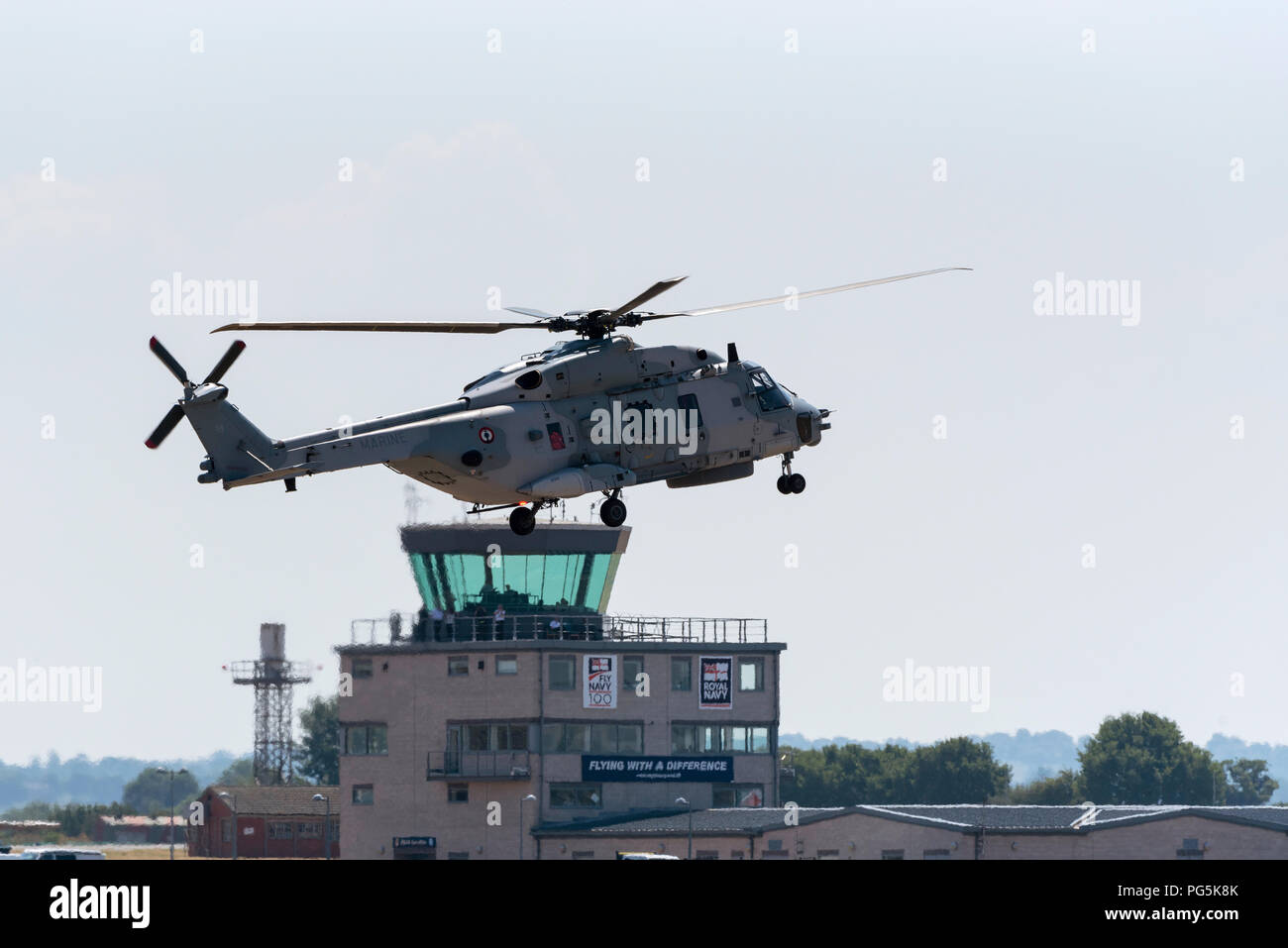 Marine helecopter Bestehen der control tower an RNAS Yeovilton, Dorset UK Stockfoto
