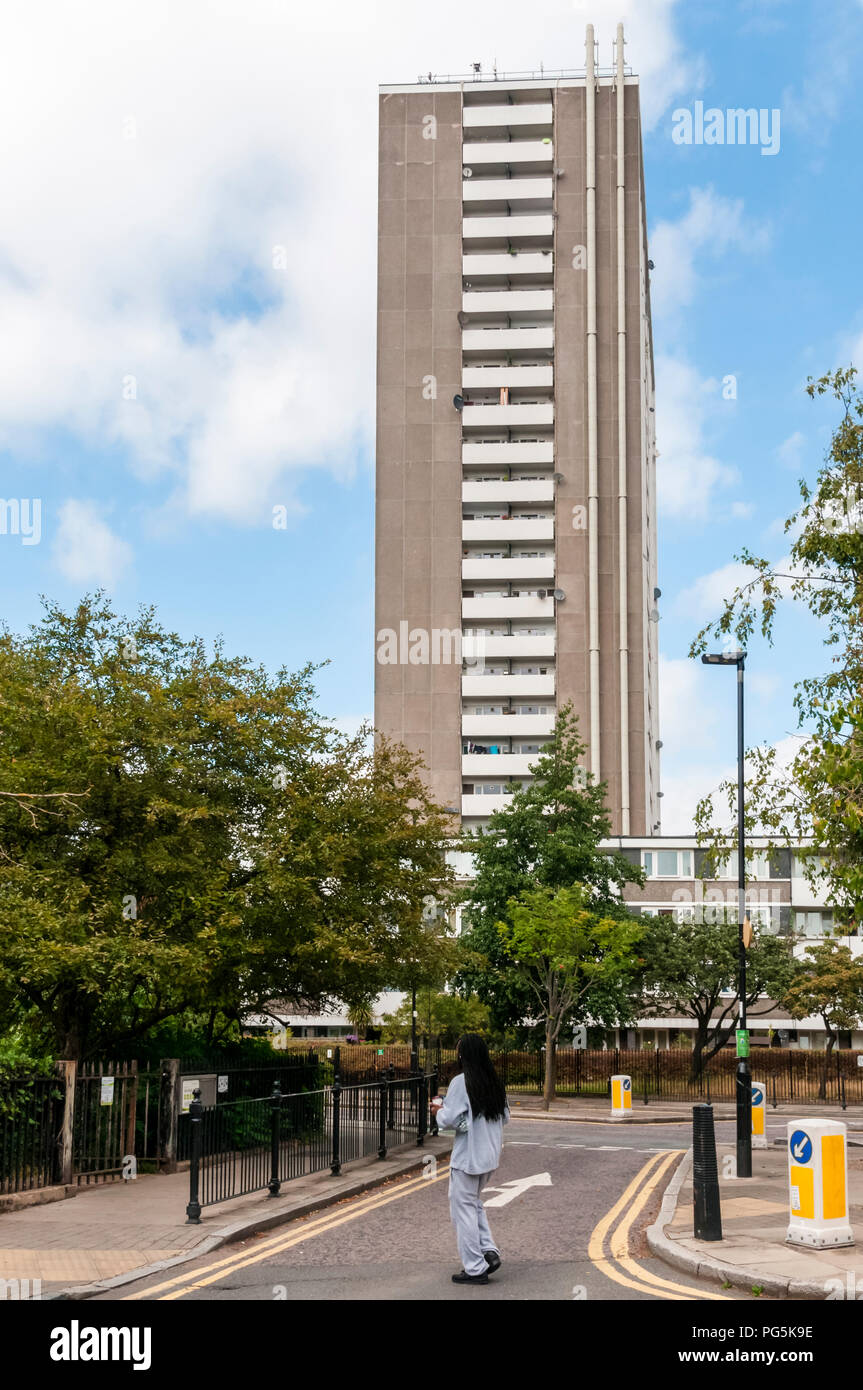 Das 25-stöckige Hochhaus von Michael Cliffe Haus am Finsbury Immobilien in Islington. Stockfoto