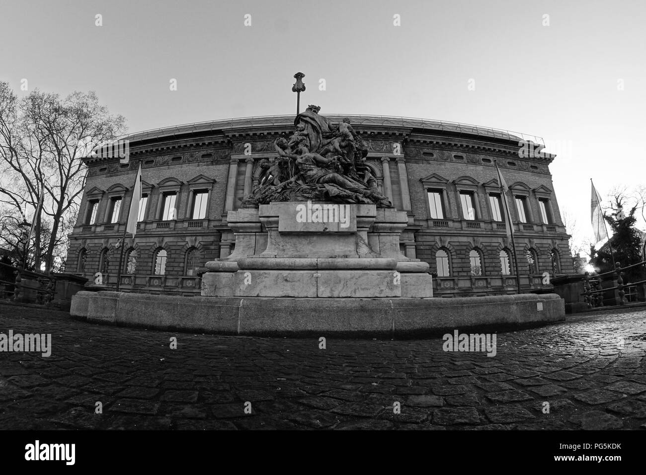 Statues Statue Dusseldorf Germany Stockfotos und bilder Kaufen Alamy
