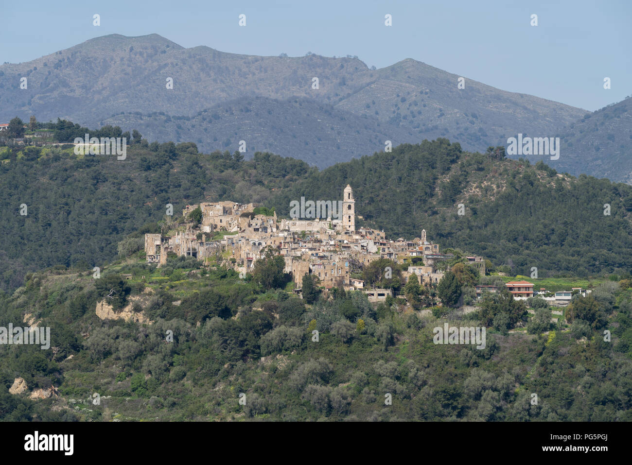 Ligurien, Italien. Bussana Vecchia ist eine Stadt durch ein Erdbeben im Jahre 1887 Aufgegeben Stockfoto