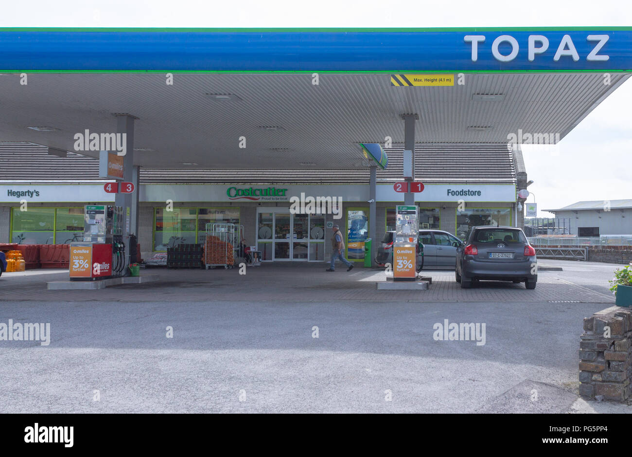 Topaz-Tankstelle Vorplatz in Skibbereen, West Cork, Irland Stockfoto