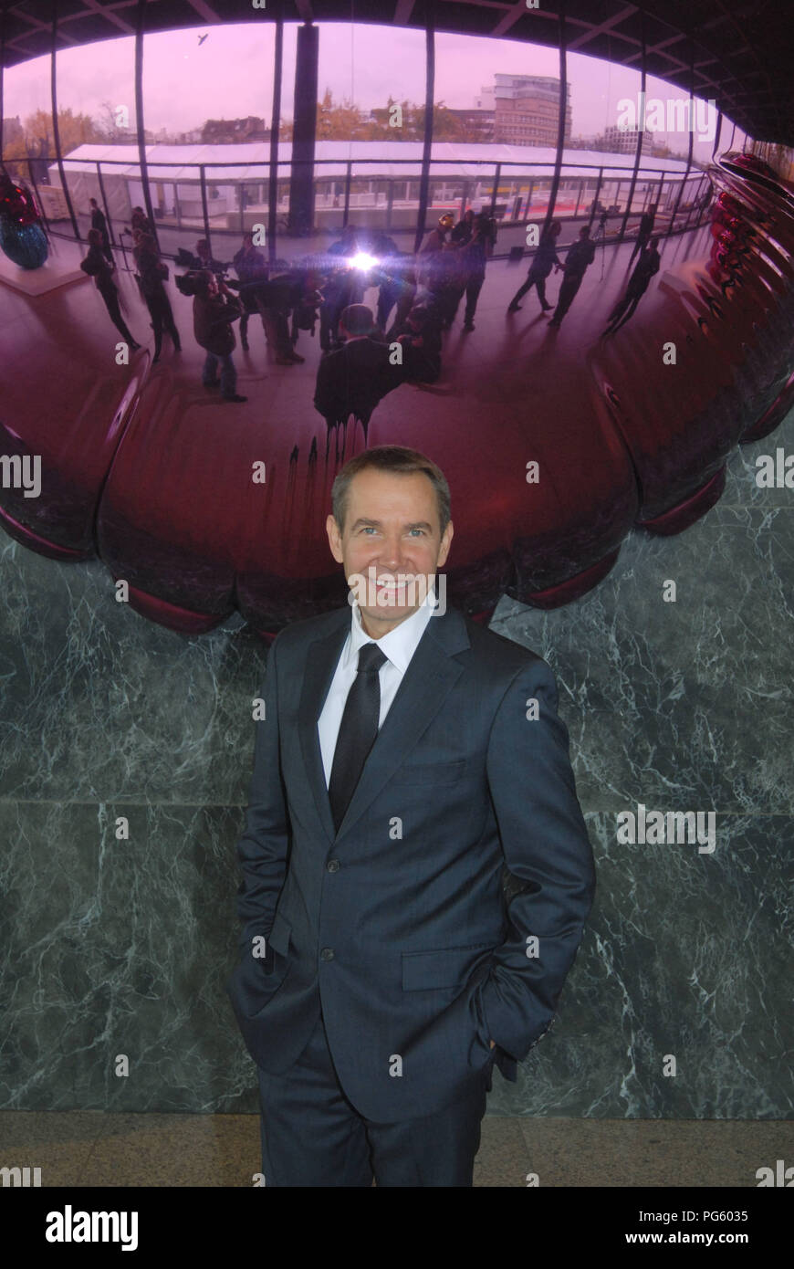 Berlin, 29.10.2008: Presse Conferrence und Druck-untergrenze der Ausstellung: "Jeff Koons. Feier" in der Neuen Nationalgalerie Stockfoto