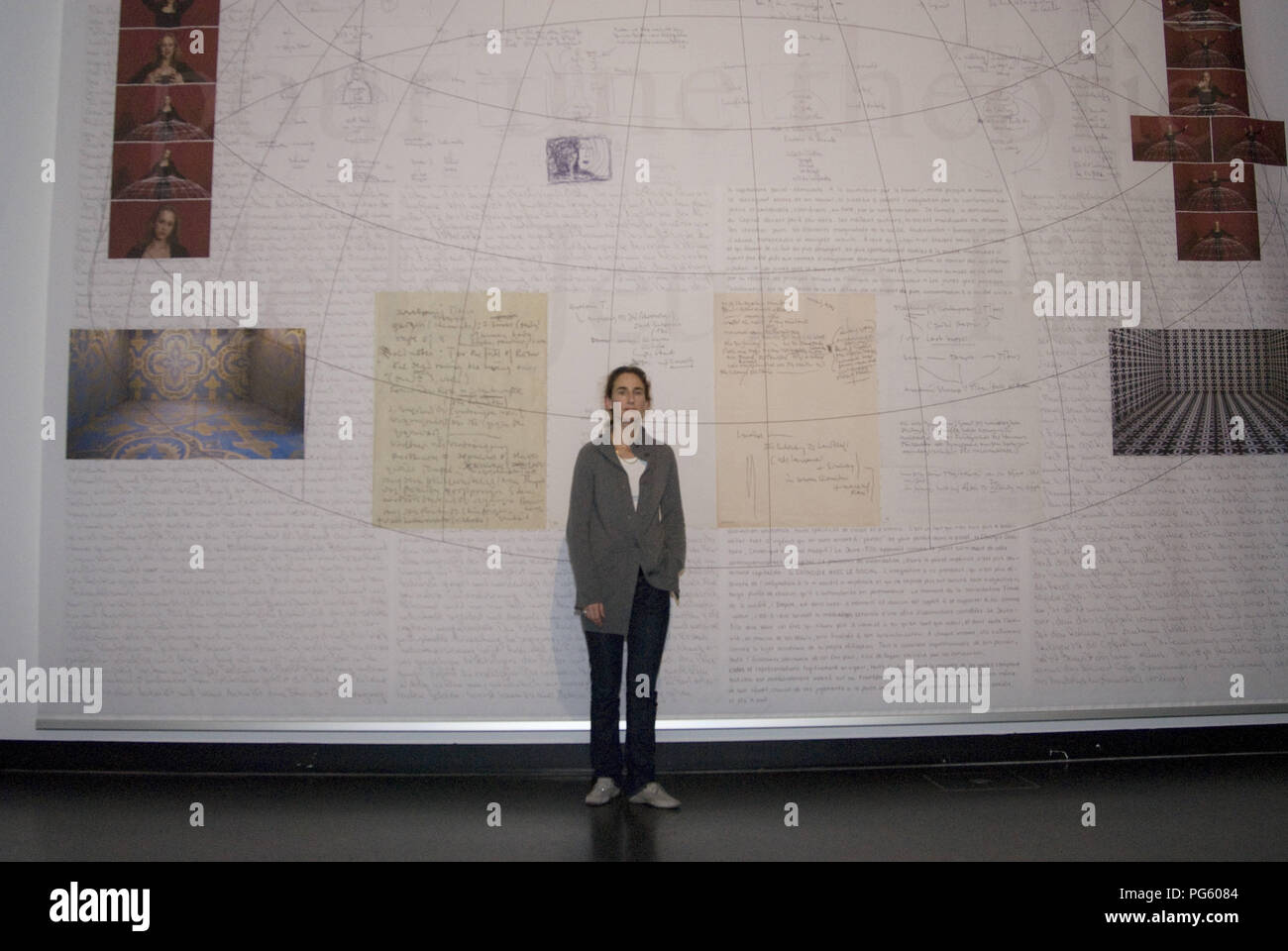 Berlin, 22.04.2009: Porträt Mayer, Fotograf und Künstler (Deutschland) bei der Darstellung ihrer Arbeit "Anatomie Titus' in der Akademie der Künste Berlin Stockfoto