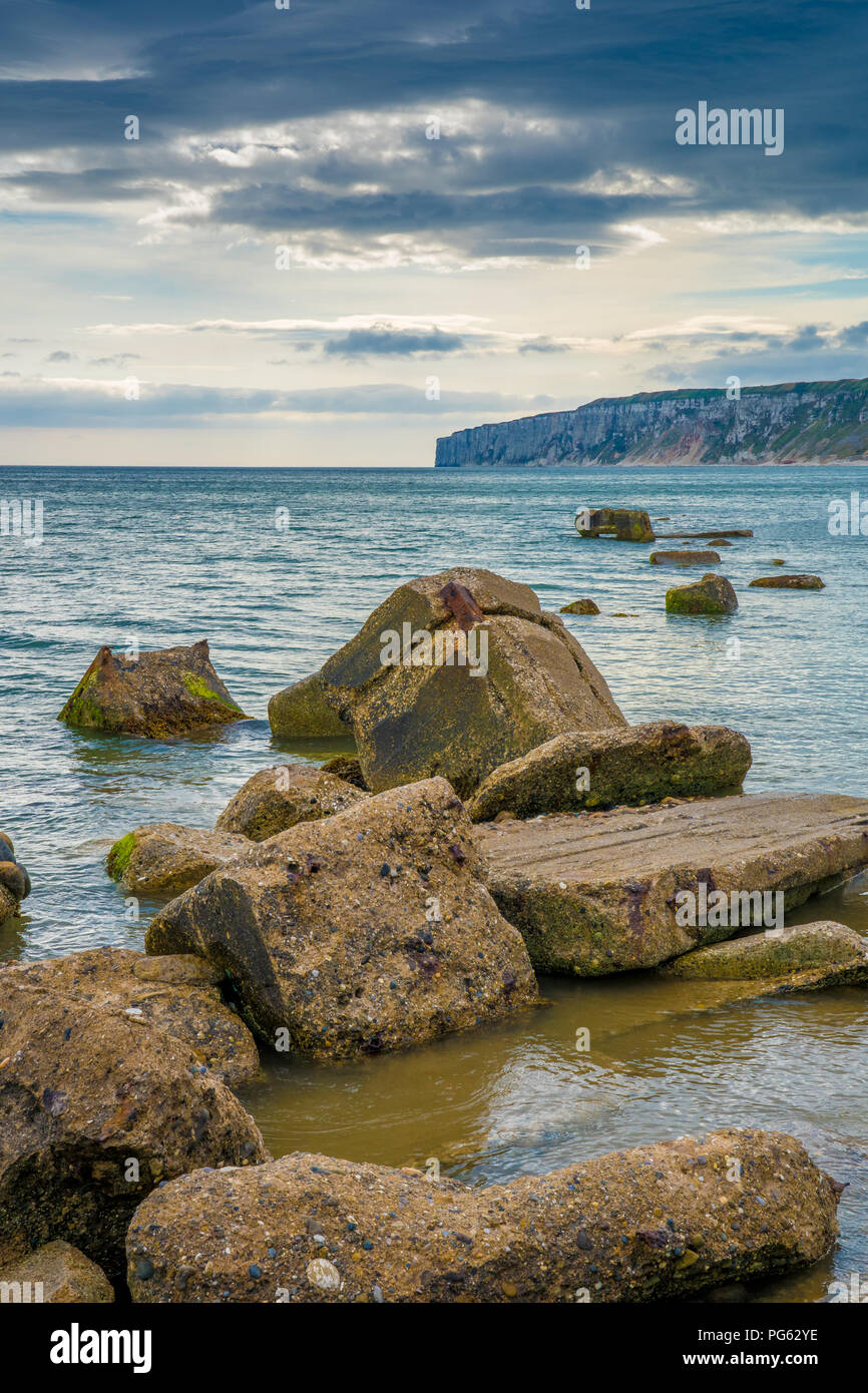 Filey Bay Strand an der Küste in der Nähe von Yorkshire Reighton Lücke und Speeton bei Sonnenaufgang Stockfoto