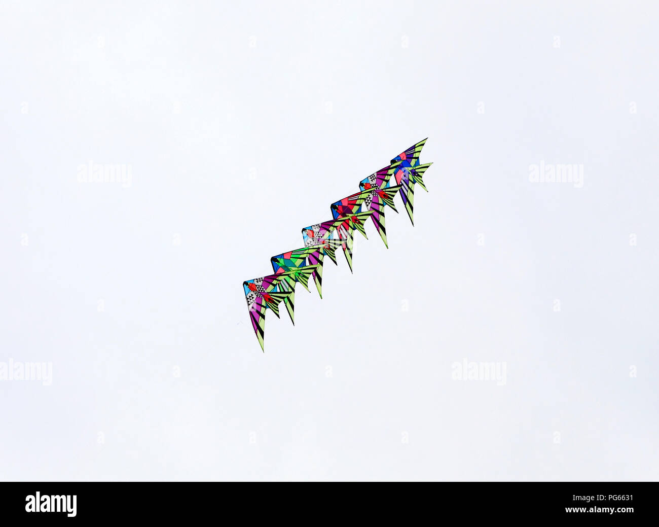 Drachen, fliegende, Bildung, Display, mit mehreren Farben, Farben, Farben, Himmel, Vögel Stockfoto