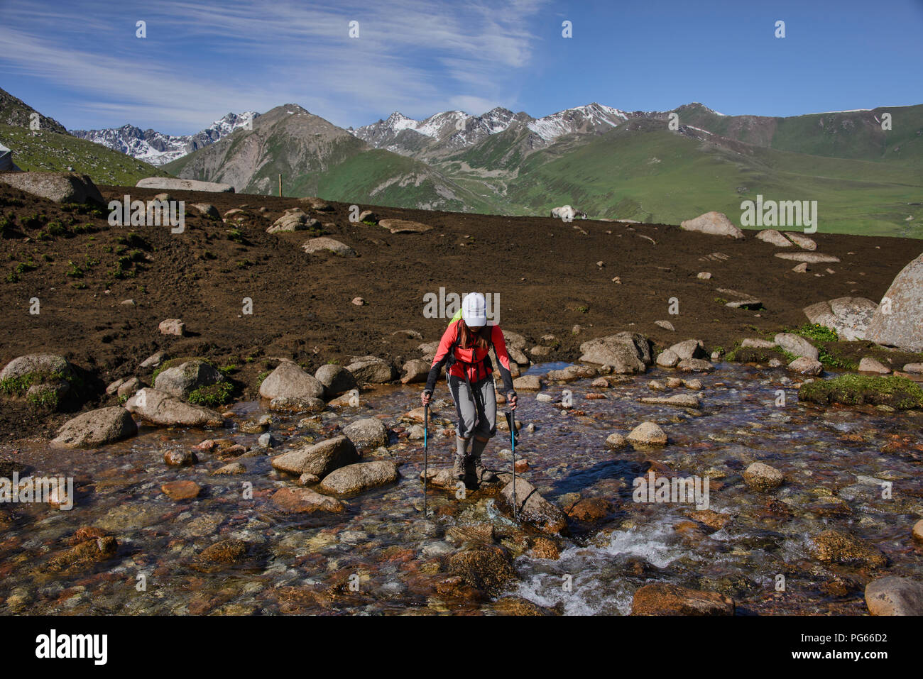 Trekking die wunderschöne alpine Keskenkija Trek, Jyrgalan, Kirgisistan Stockfoto