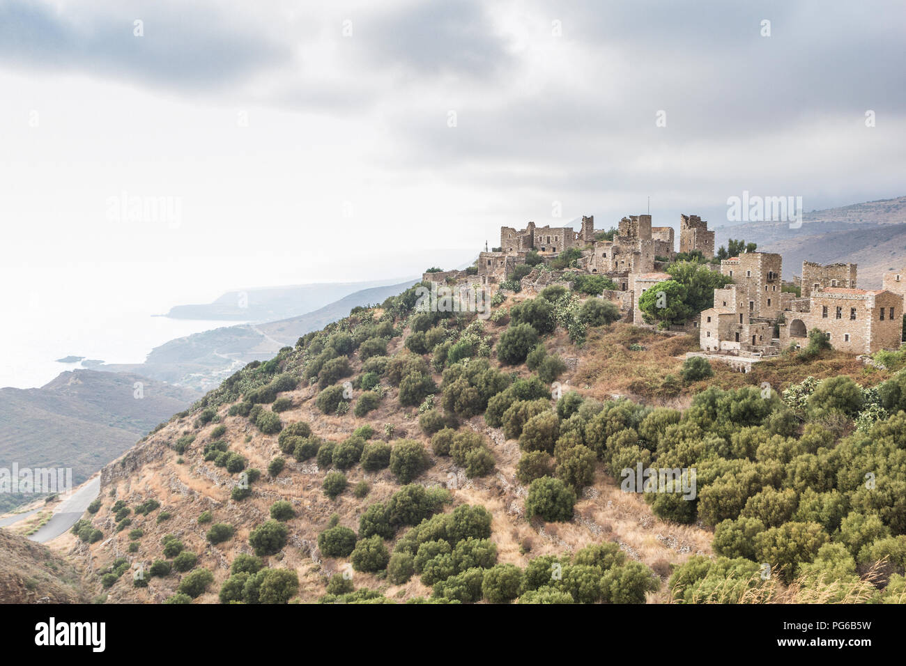 Griechenland, Peloponnes, Lakonien, Vathia, Dorf mit typischen Turm beherbergt Stockfoto