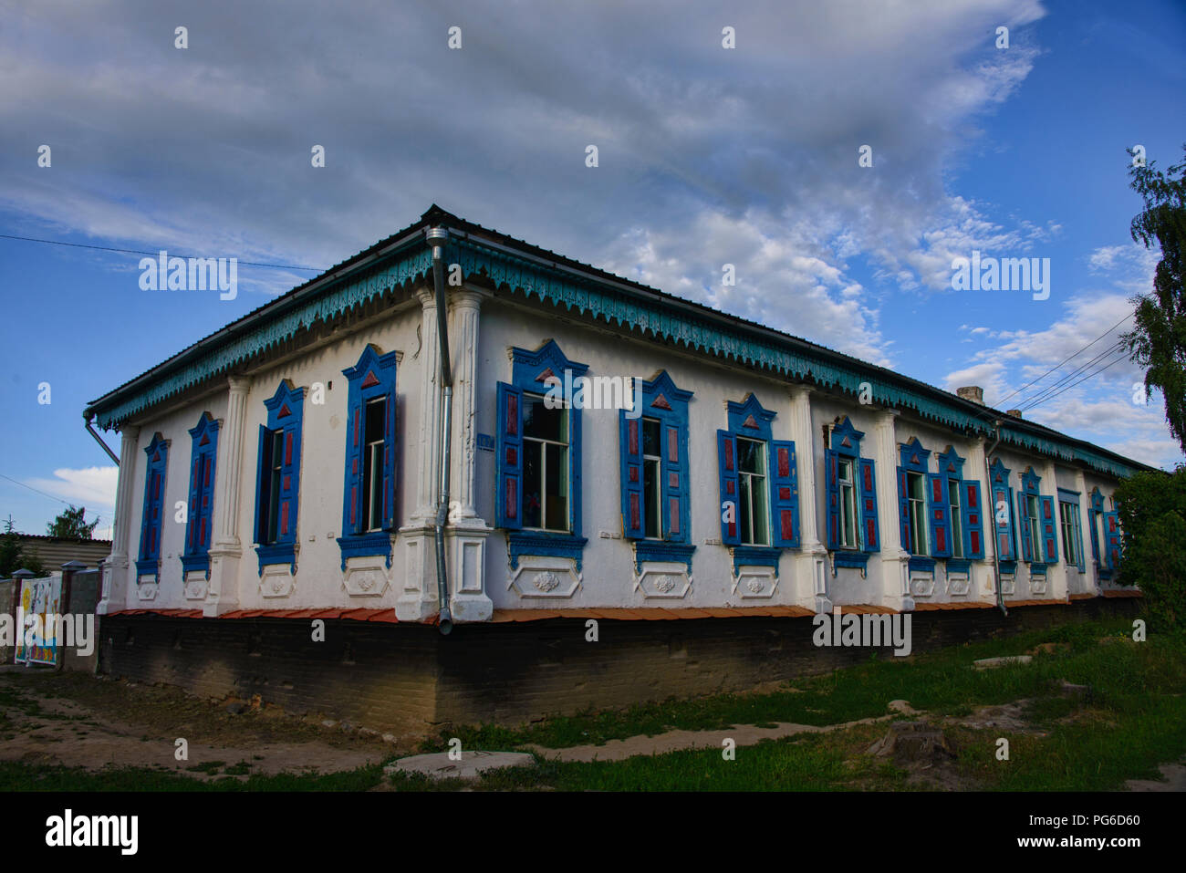 Typische russische Heimat, Karakol, Kirgisistan Stockfoto