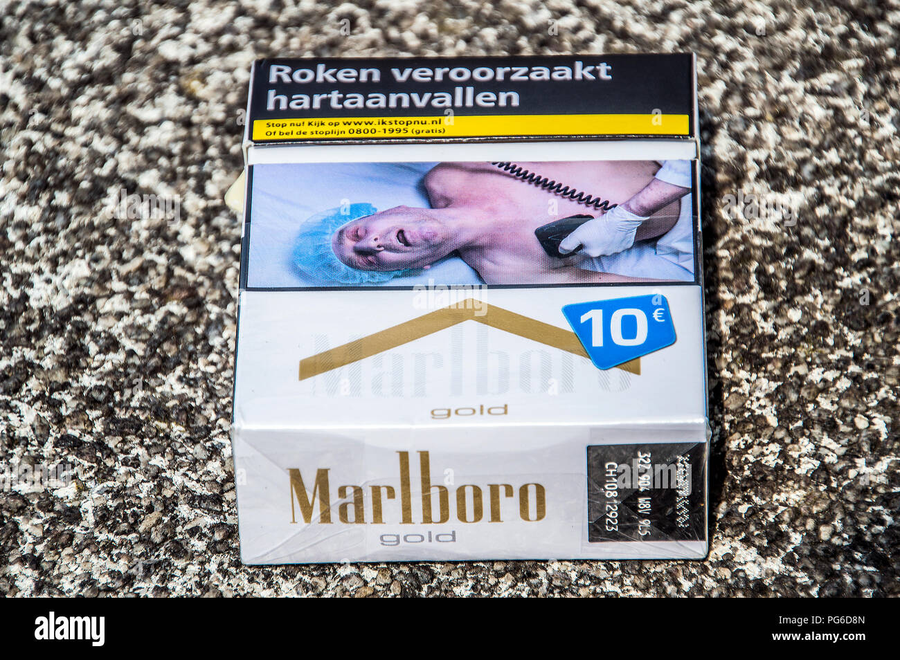 Niederländische Marlboro Zigaretten Paket in Amsterdam Die Niederlande 2018  Stockfotografie - Alamy
