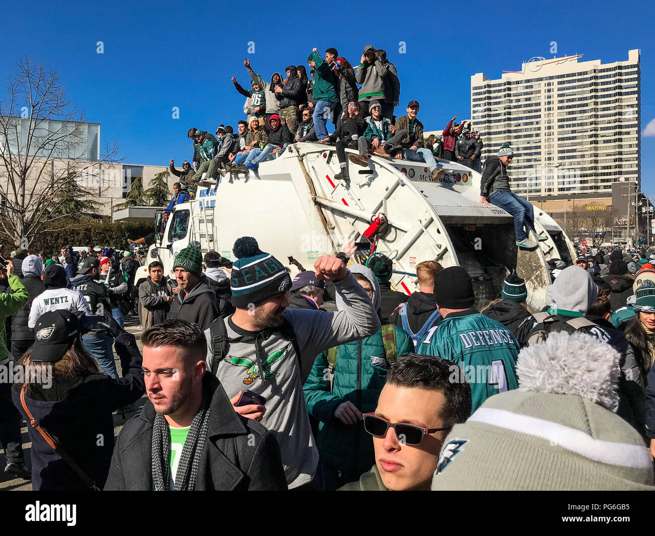 Adler Fans feiern die 2018 Superbowl Sieg mit einer Parade in Philadelphia, Pennsylvania, USA. Stockfoto