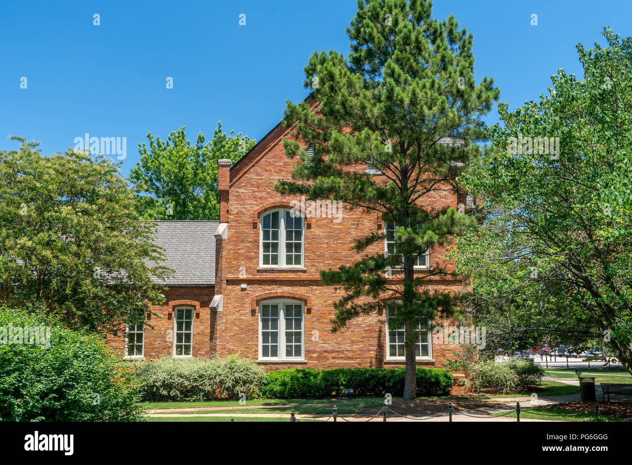 TUSCALOOSA, AL/USA - Juni 6, 2018: Oliver-Barnard Halle auf dem Campus der Universität von Alabama. Stockfoto