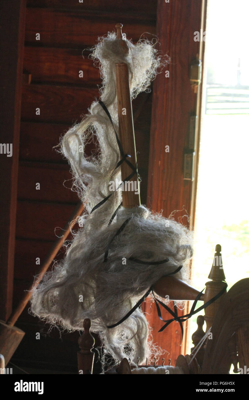 Fibre auf alten Spinnrad Stockfoto