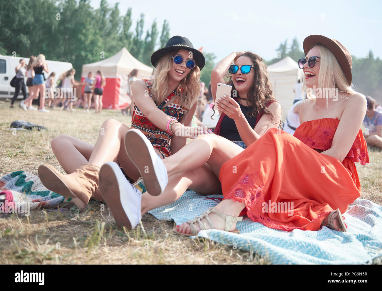 Gerne Freunde selfie an Music Festival Stockfoto