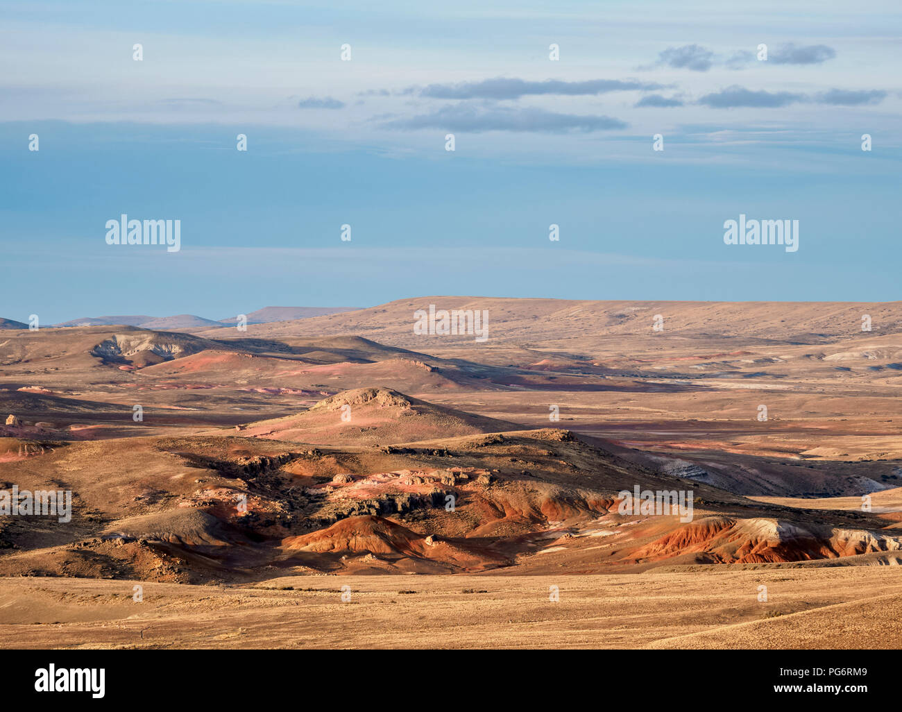 Landschaft von der Ruta 40 in der Nähe von Perito Moreno Stadt, Provinz Santa Cruz, Patagonien, Argentinien gesehen Stockfoto