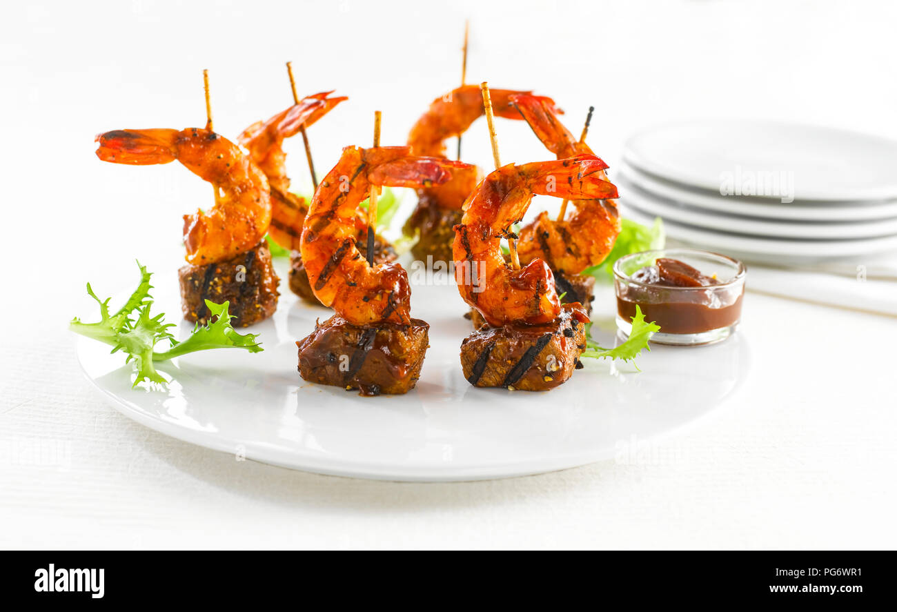 Surf And Turf Fingerfood Spiesse Stockfotografie Alamy