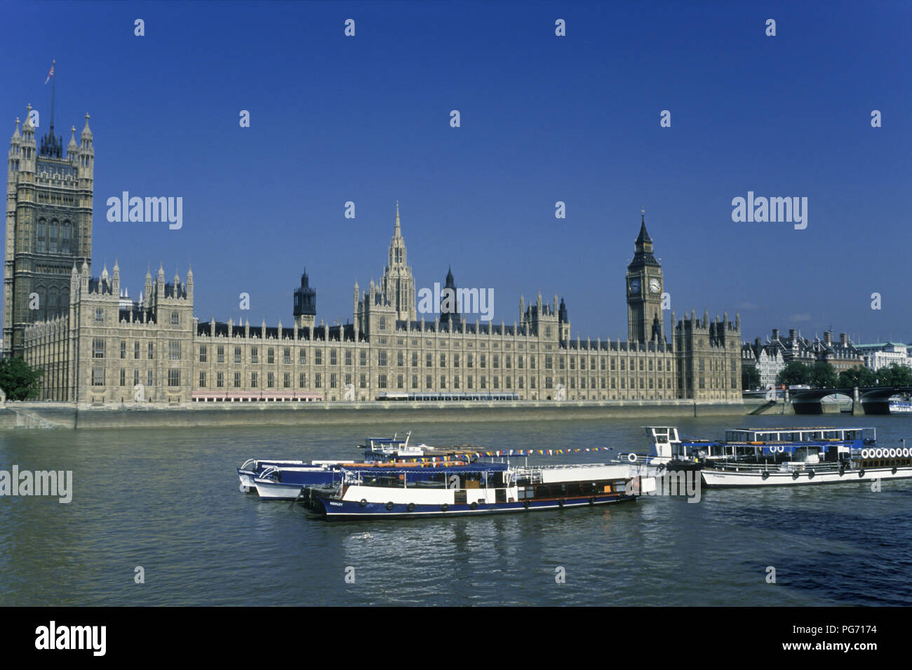1989 historische Häuser DES PARLAMENTS THEMSE LONDON ENGLAND GROSSBRITANNIEN Stockfoto