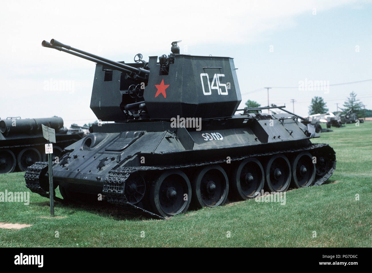 Eine Volksrepublik China Typ 65 37 mm Air Defense gun System auf Anzeige an der US-Armee Aberdeen Proving Grounds. Es ist eine chinesische Typ 65 anti-aircraft gun auf einem sowjetischen T-34 tank Stelle montiert. Stockfoto