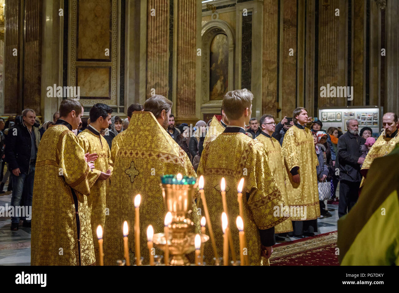 Saint Petersburg, Russland - Januar 6, 2018: Auf der Isaaks-kathedrale oder Isaakievskiy Sobor Stockfoto