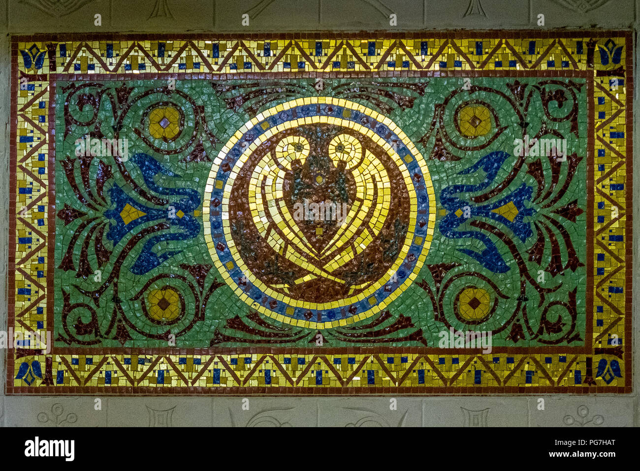 Belle Epoque goldenen Mosaiken als Symbol, palatul Cantacuzino, Busteni, Rumänien. Stockfoto