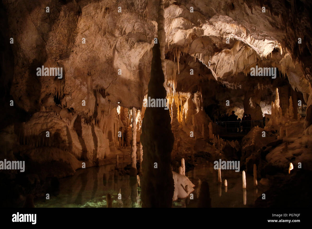 Genga, Ancona 16/08/2018. Grotte di Frasassi. Genga, Ancona 16. August 2018. Die Grotten von Frasassi, unter der schönsten Höhlen in Europa waren Cau Stockfoto