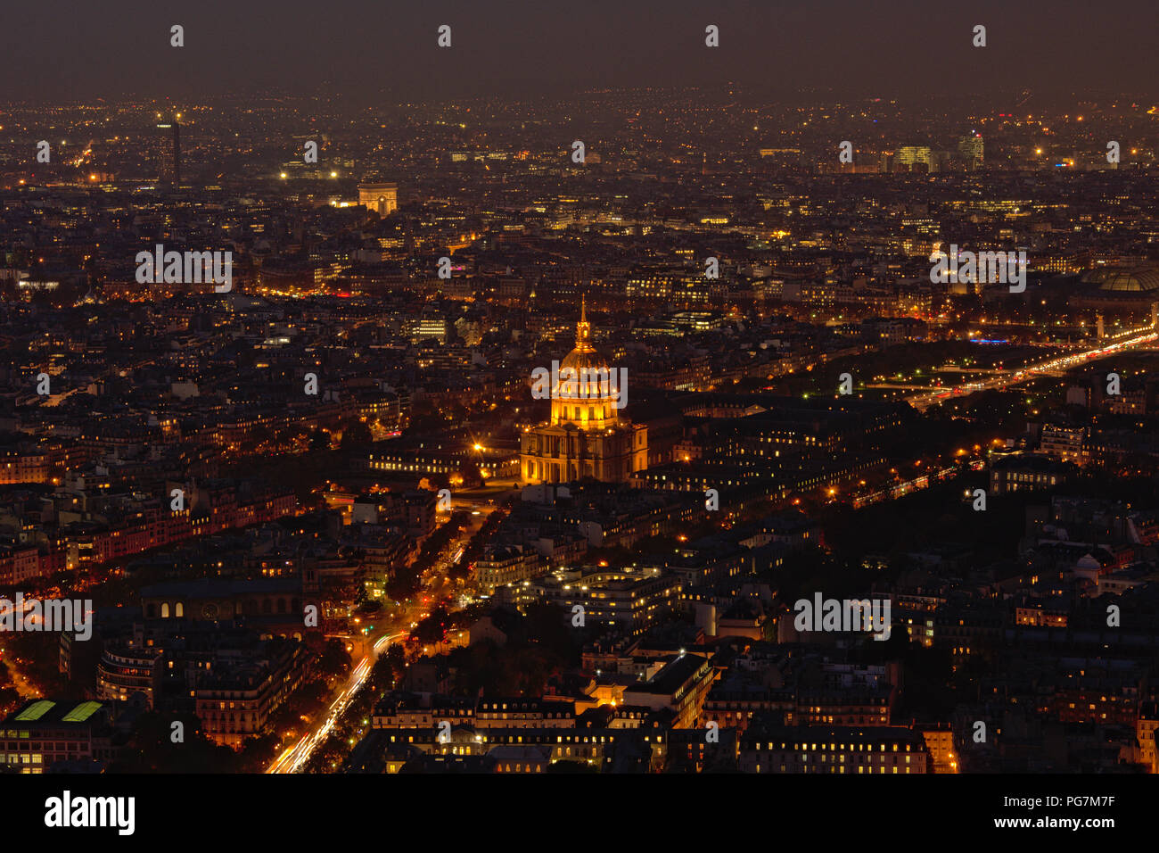 Stadtbild von Paris, Hauptstadt von Frankreich in der Nacht, mit beleuchtetem Pantheon Stockfoto