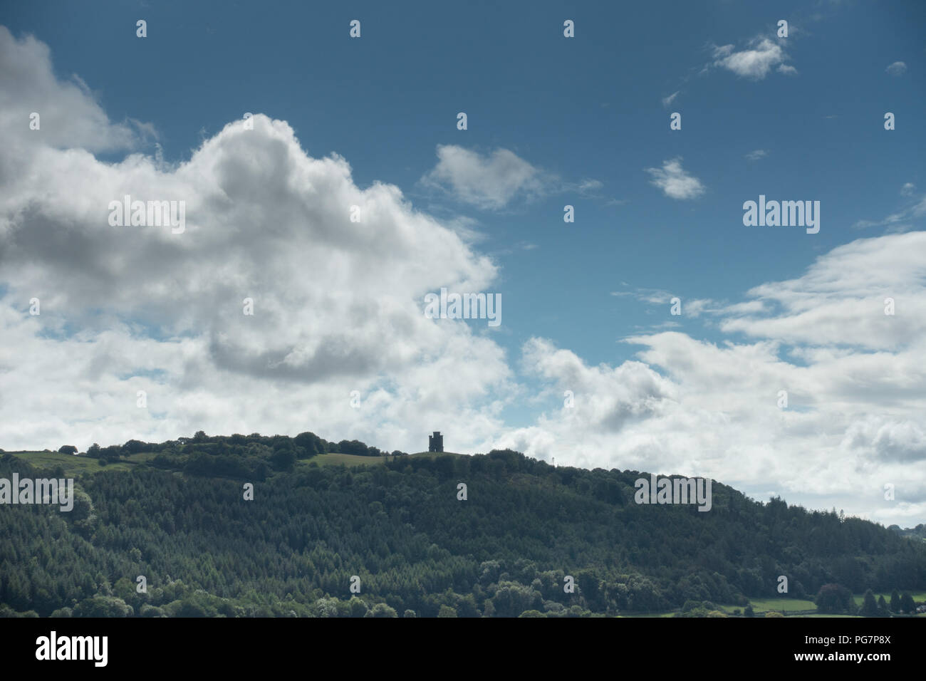 Dryslwyn Schloss liegt auf einem Felsvorsprung in der Towy Valley zwischen Llandeilo und Carmarthen, Pembrokeshire, Wales Stockfoto