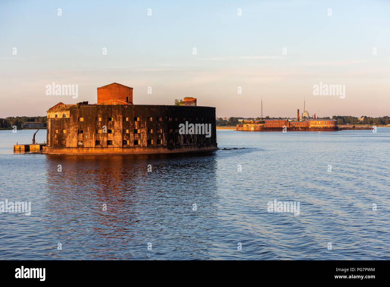 Kronstadt ist eine Stadt und ehemaligen Festung auf der Ostsee Insel Kotlin aus St. Petersburg in Russland. Fort Alexander. Stockfoto