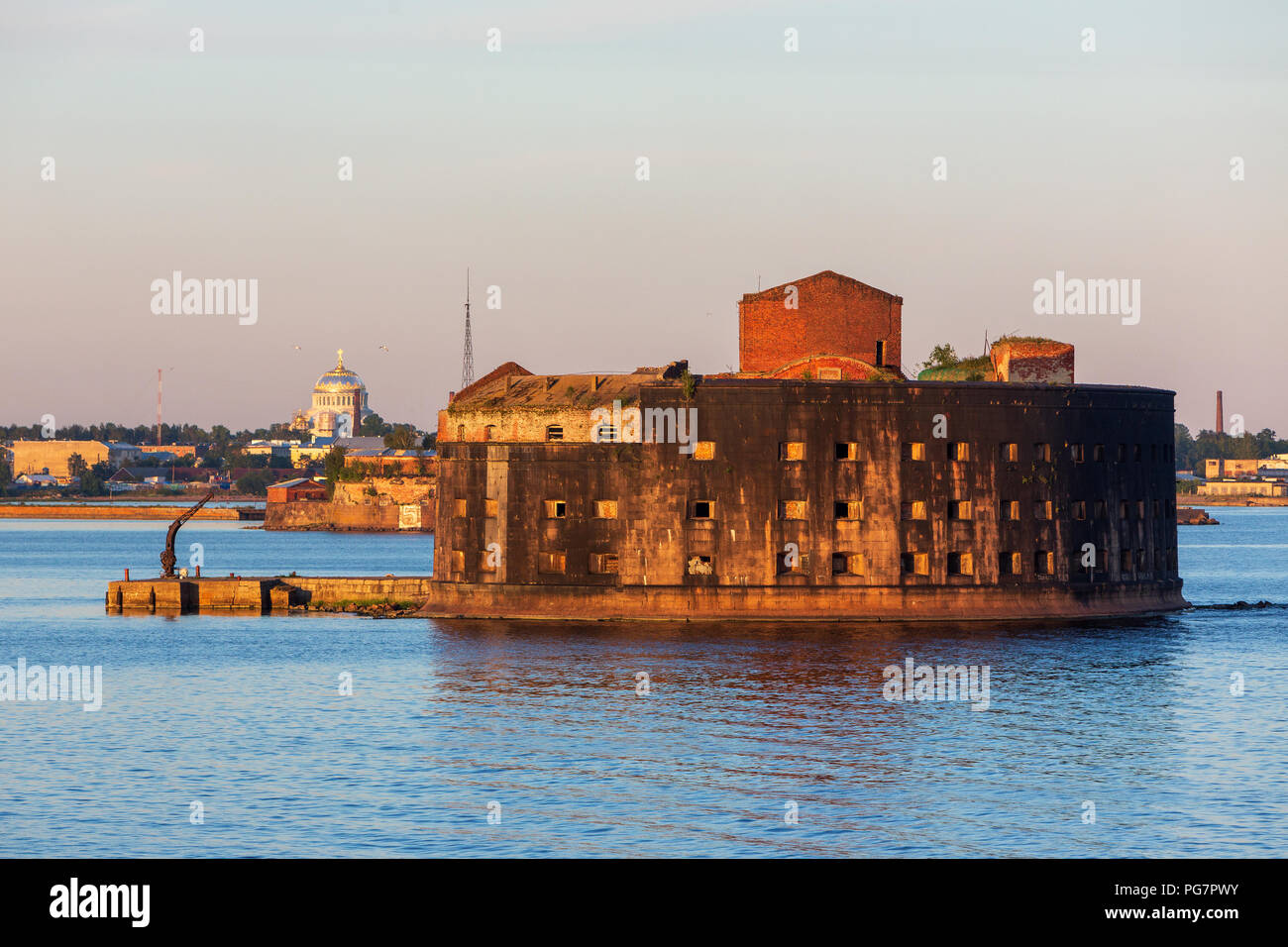 Kronstadt ist eine Stadt und ehemaligen Festung auf der Ostsee Insel Kotlin aus St. Petersburg in Russland. Fort Alexander. Stockfoto