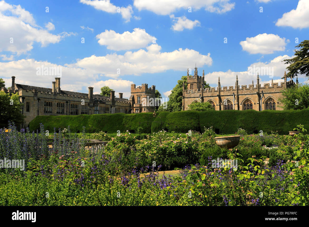 Sommer Blick über Sudeley Castle & Gardens in der Nähe von Winchcombe Dorf, Gloucestershire, Cotswolds, England Stockfoto