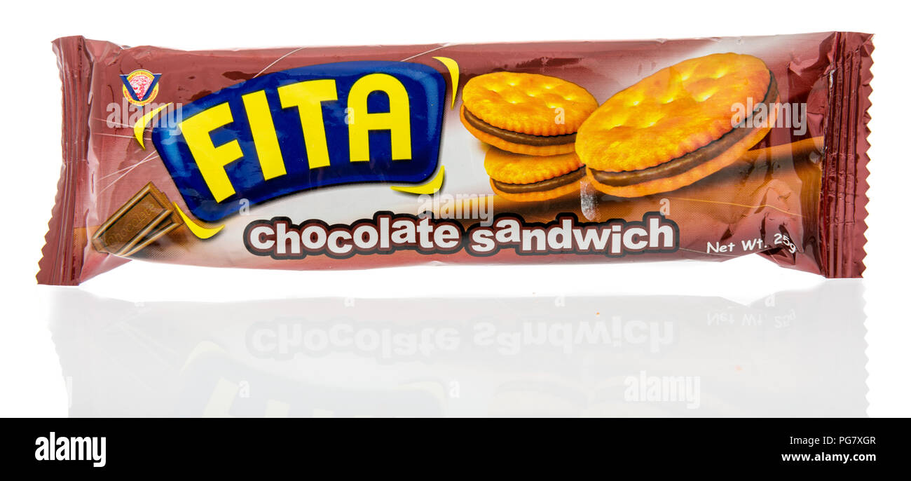 Winneconne, WI - 20. August 2018: ein Paket von Fita Schokolade Sandwich aus Philippinen auf einem isolierten Hintergrund Stockfoto