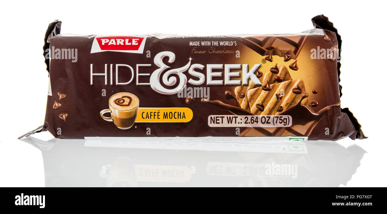 Winneconne, WI - 20. August 2018: ein Paket von Parle Hide & Seek Kekse aus Indien auf einem isolierten Hintergrund Stockfoto
