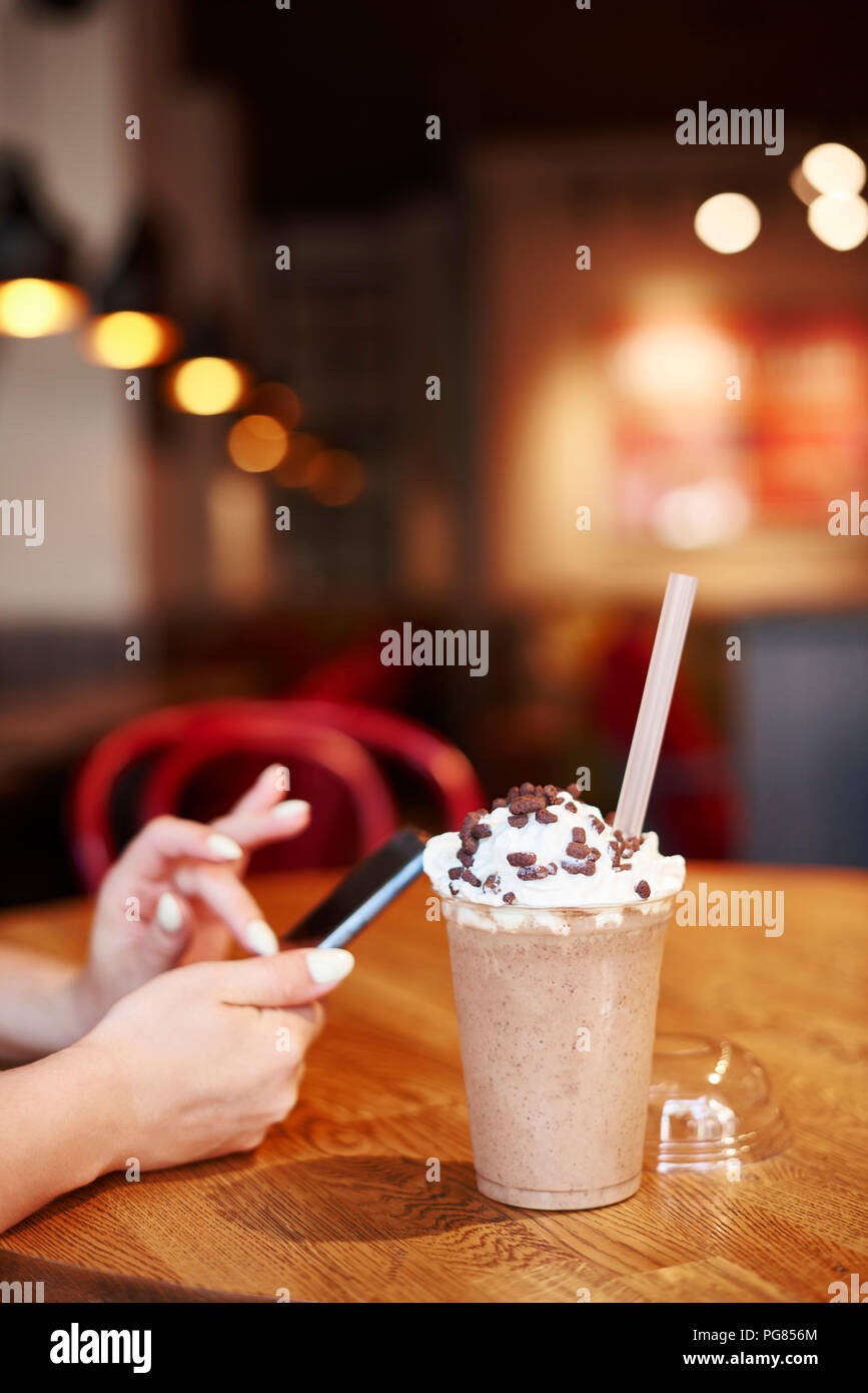 Kunststoff-Tasse Eiskaffee Stockfoto