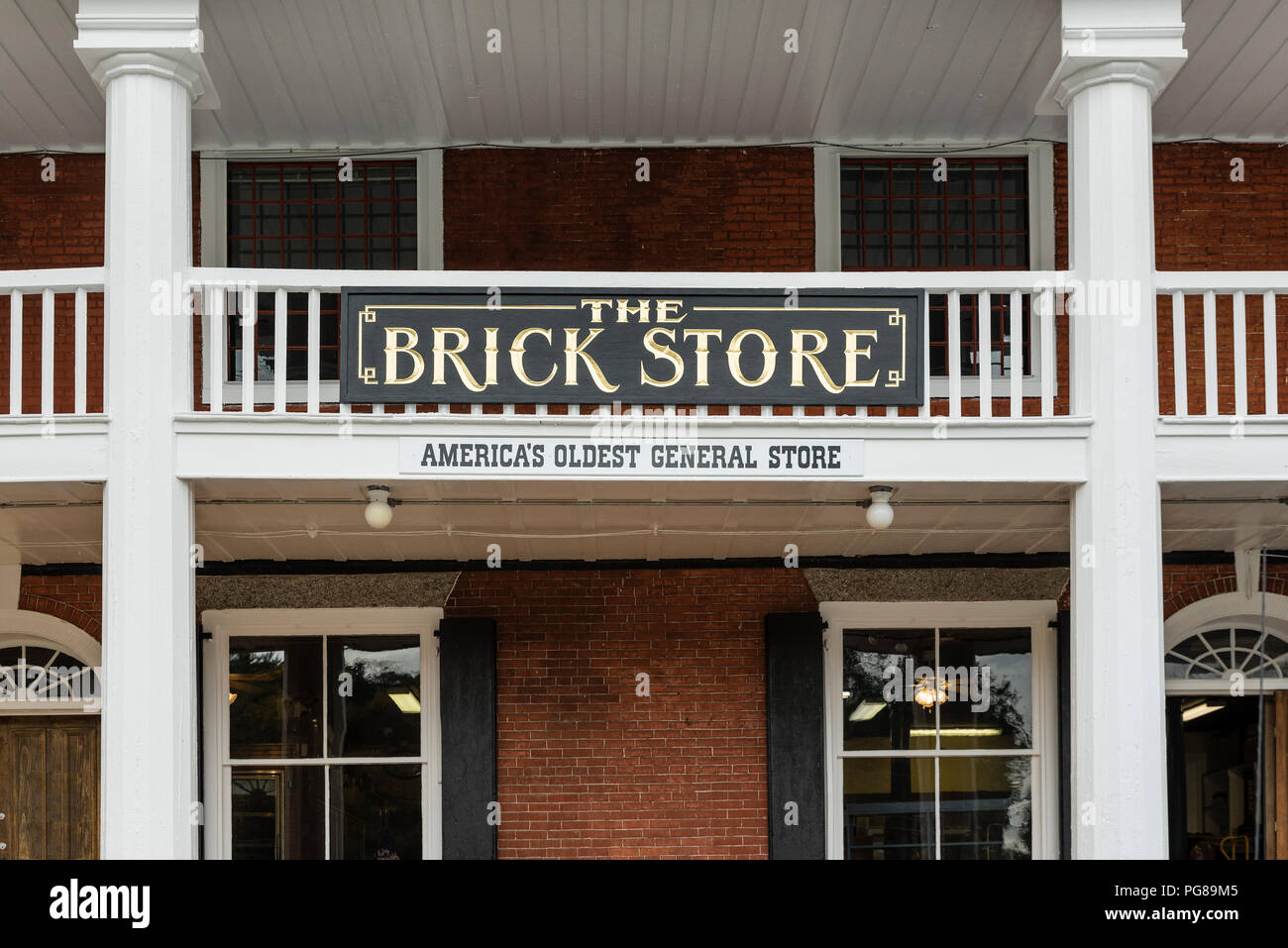Der Backstein, Store, Amerikas ältester General Store, Badewanne, New Hampshire, USA. Stockfoto