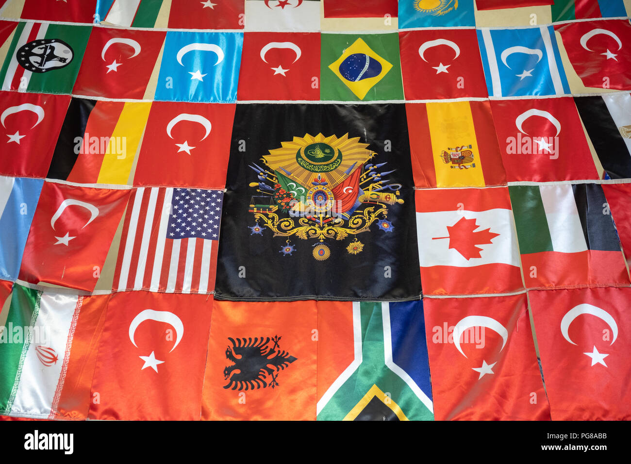 ISTANBUL, Türkei - 25. Mai: Fahnen auf Anzeige in der Große Basar in Istanbul Türkei am 25. Mai 2018 Stockfoto