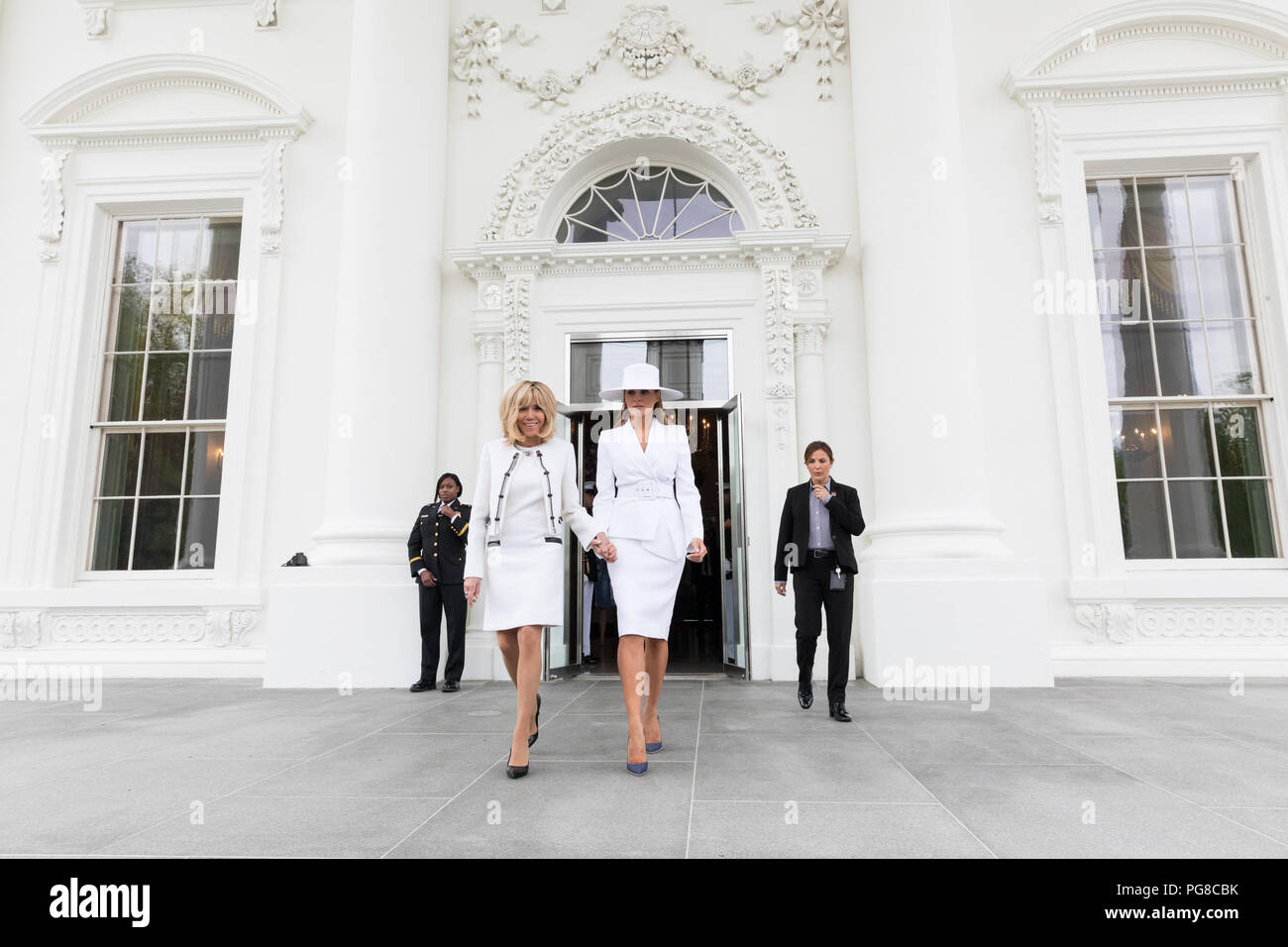 Die offizielle Begrüßungszeremonie der Präsident von Frankreich und Frau Längestrich Der Staatsbesuch von Frankreich Stockfoto