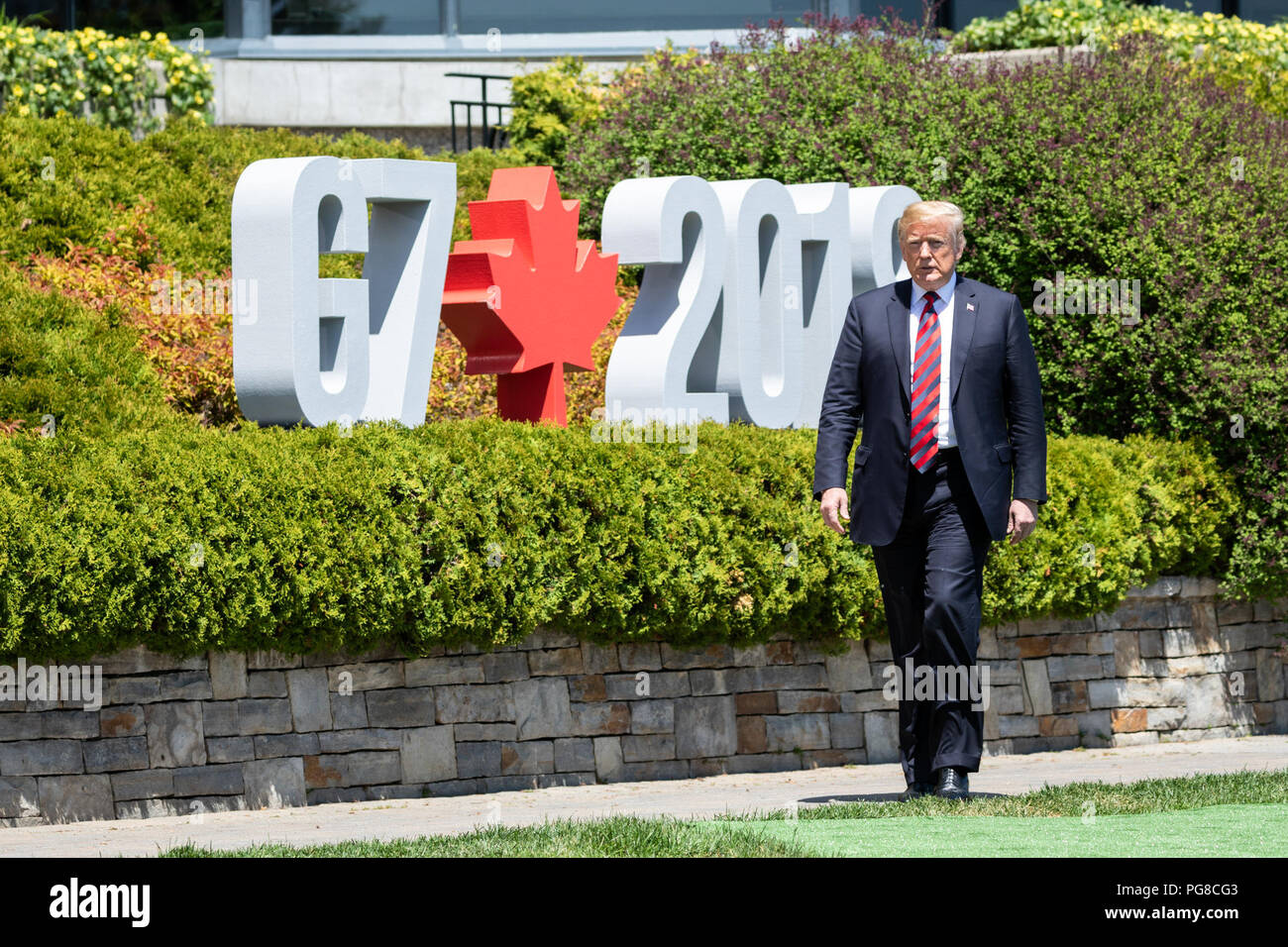 Präsident Donald J. Trumpf kommt an der G-7 Offizielle Begrüßung, Freitag, 8. Juni 2018 und wird von den kanadischen Premierminister Justin Trudeau und seiner Frau Sophie Gregoire Trudeau, im Fairmont Le Manoir Richelieu, in Ripley, Kanada begrüßt. Präsident des Trump Reise zum G7-Gipfel Stockfoto